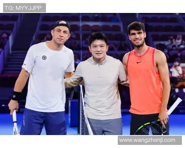 足球与网球巨星同框合影 展现跨界友谊与体育魅力